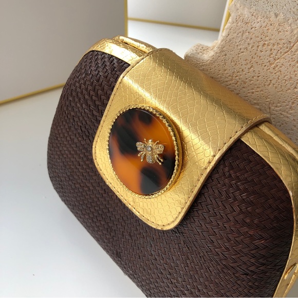 Lilly Pulitzer NWOT Tortoise & Bee Medallion Shoulder Clutch Crossbody HandBag - Picture 8 of 8